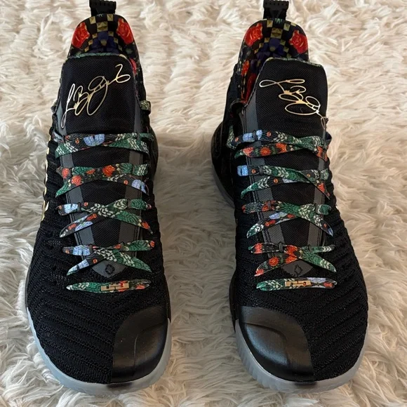 Stylish Black and Gold Athletic Shoes for Men - Picture 5 of 7